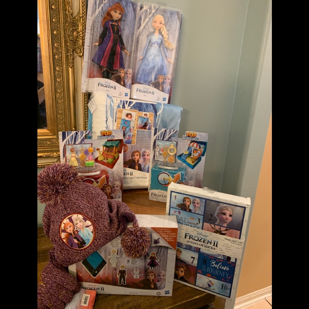 NWT Frozen 2 bundle 8 pc. & Anna and Elsa dolls